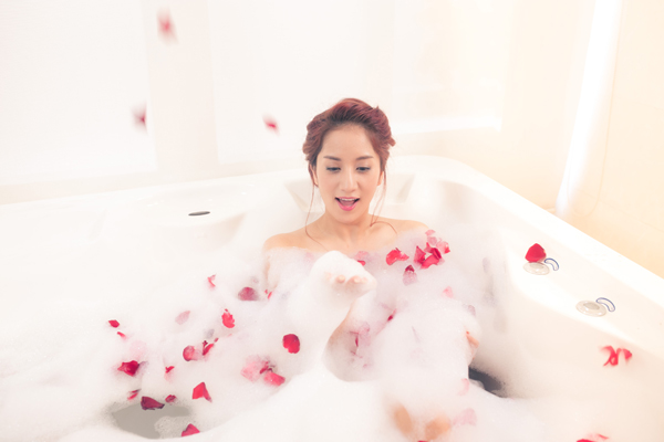 Bỏ túi những bí quyết khỏe đẹp nhờ ngâm bồn kiểu Nhật Tam Bon Thu Gian 1588060385