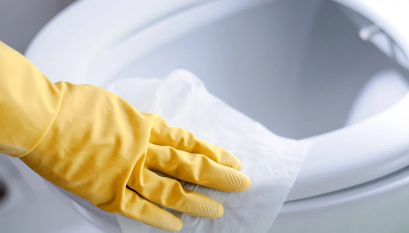 Nắp nhựa bồn cầu bị ố vàng: Nguyên nhân và cách khắc phục