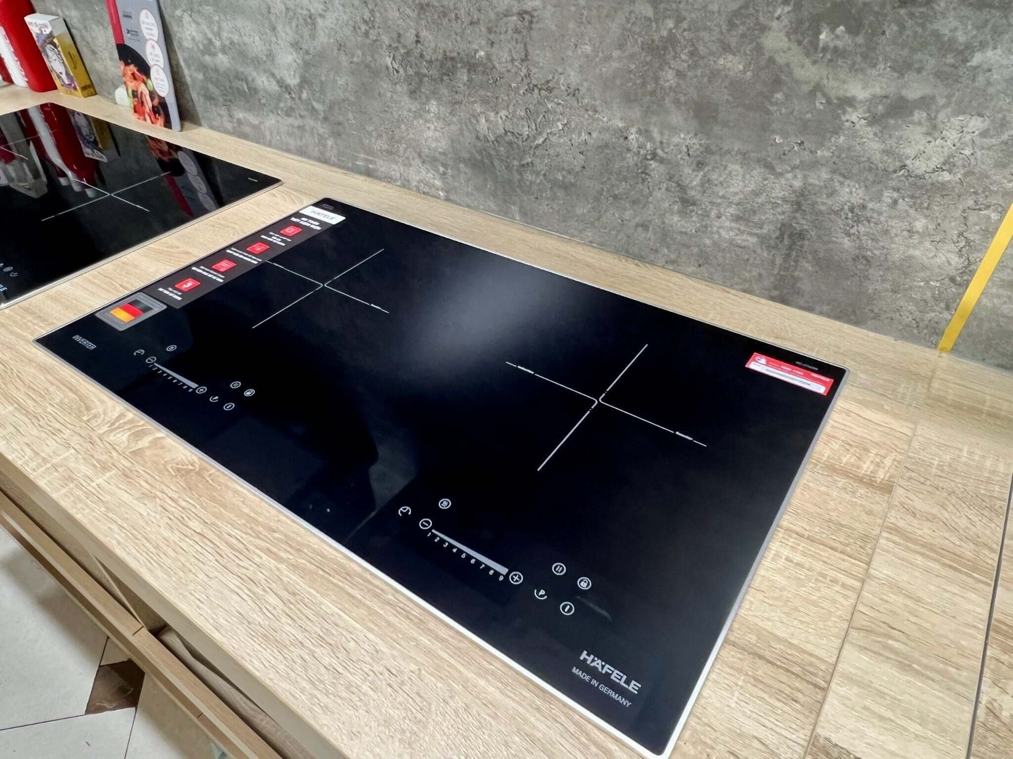 Bếp từ chính hãng tại Showroom Nhà Tắm Việt