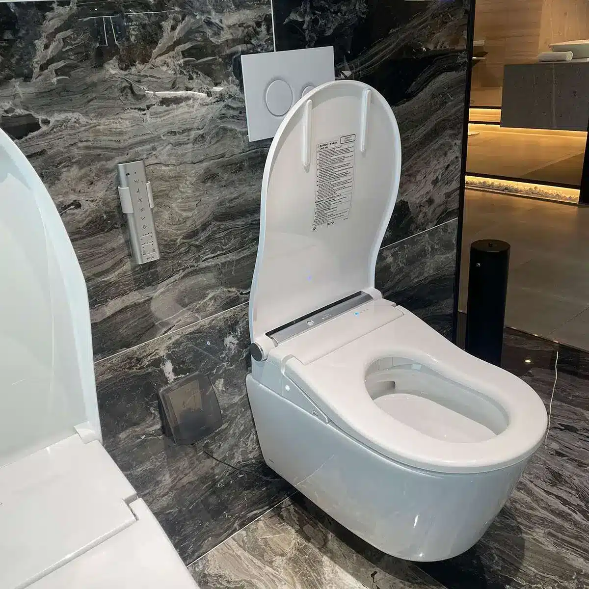 Bồn cầu treo tường chính hãng Nhà Tắm Việt