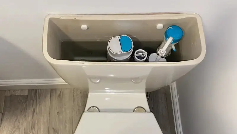 Bồn cầu bị tụt nước, nguyên nhân và cách giải quyết tại nhà Cách Kiểm Tra Bồn Cầu Bị Tụt Nước Tại Nhà