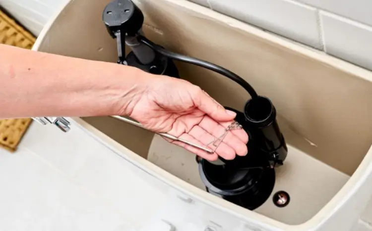 Bồn cầu bị tụt nước, nguyên nhân và cách giải quyết tại nhà